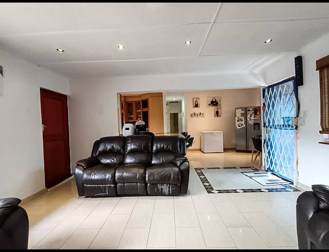 3 BEDROOM SIMPLEX FOR SALE IN AVOCA